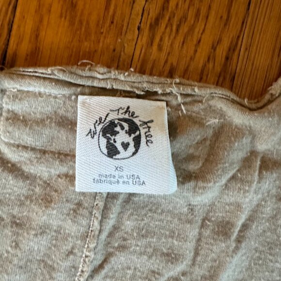 we the free raw edge oversized tee shirt beige xs pocket taupe distressed - Picture 3 of 9